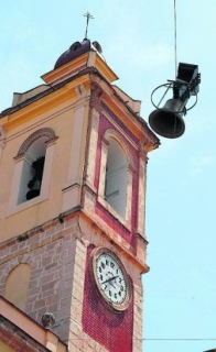 Instalación de las campanas restauradas