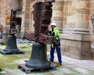 Desmontaje de cuatro campanas de la Catedral de Ciudad Rodrigo - Autor: LANUEVAMIROBRIGA.COM