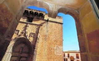 Fachada de la iglesia de San Bartolomé de Xàbia vista desde un inmueble situado enfrente - Autor: IGLESIAS, José