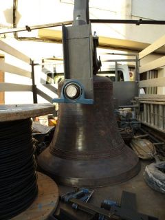 Cómo limpiar una campana de bronce - Autor: GetYourHero