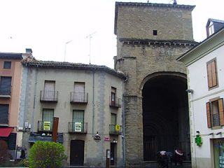 La restauración de la Torre de la catedral y el derribo de la Casa Campanera son dos de las actuaciones que se acometerán - Autor: pirineodigital.com
